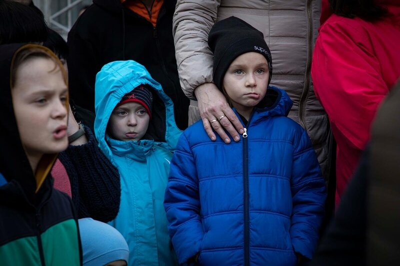 Дети, вынужденные переселиться из-за войны, которым ВПП ООН оказывает помощь